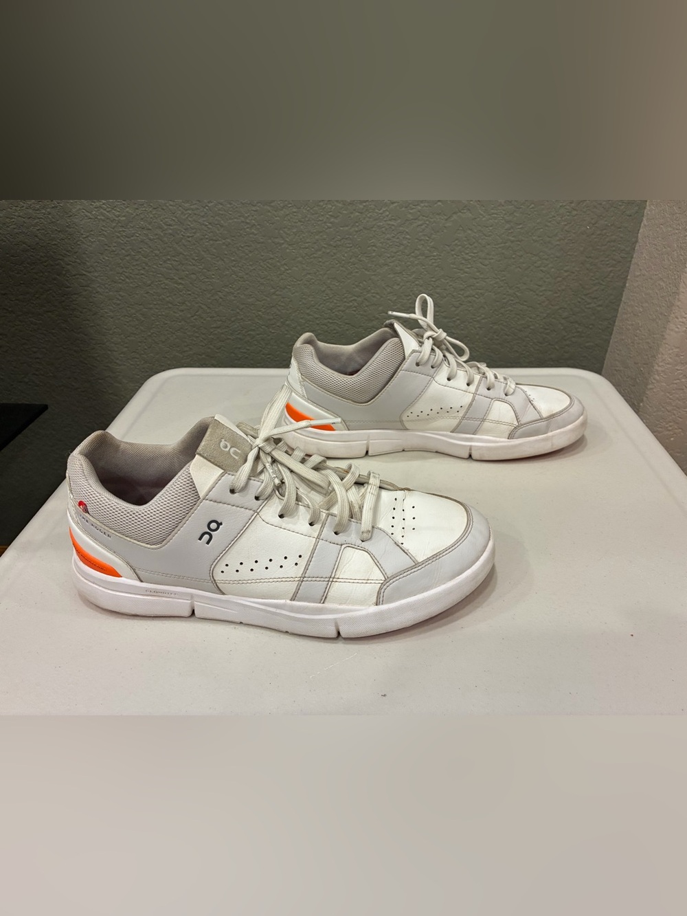 ON The Roger Clubhouse Frost Flame Size 11 White Gray Orange Mens 48.98507